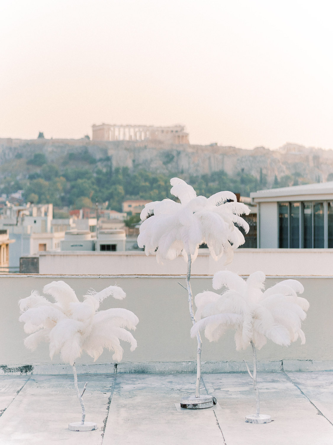 Feather Tree Hochzeitsdeko vor Akropolis