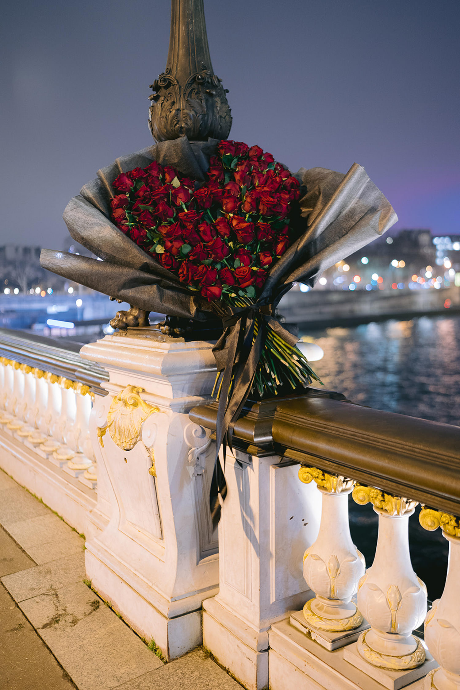 giant roses bouquet in Paris