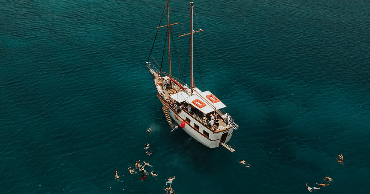 boat trip for pre wedding in mykonos